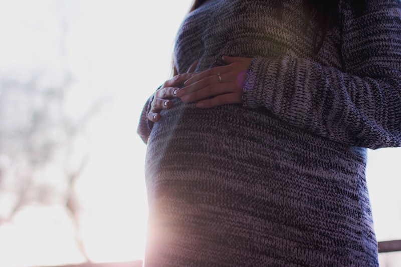 Pantalon de Grossesse Blanc : Élégance et Confort pour Future Maman